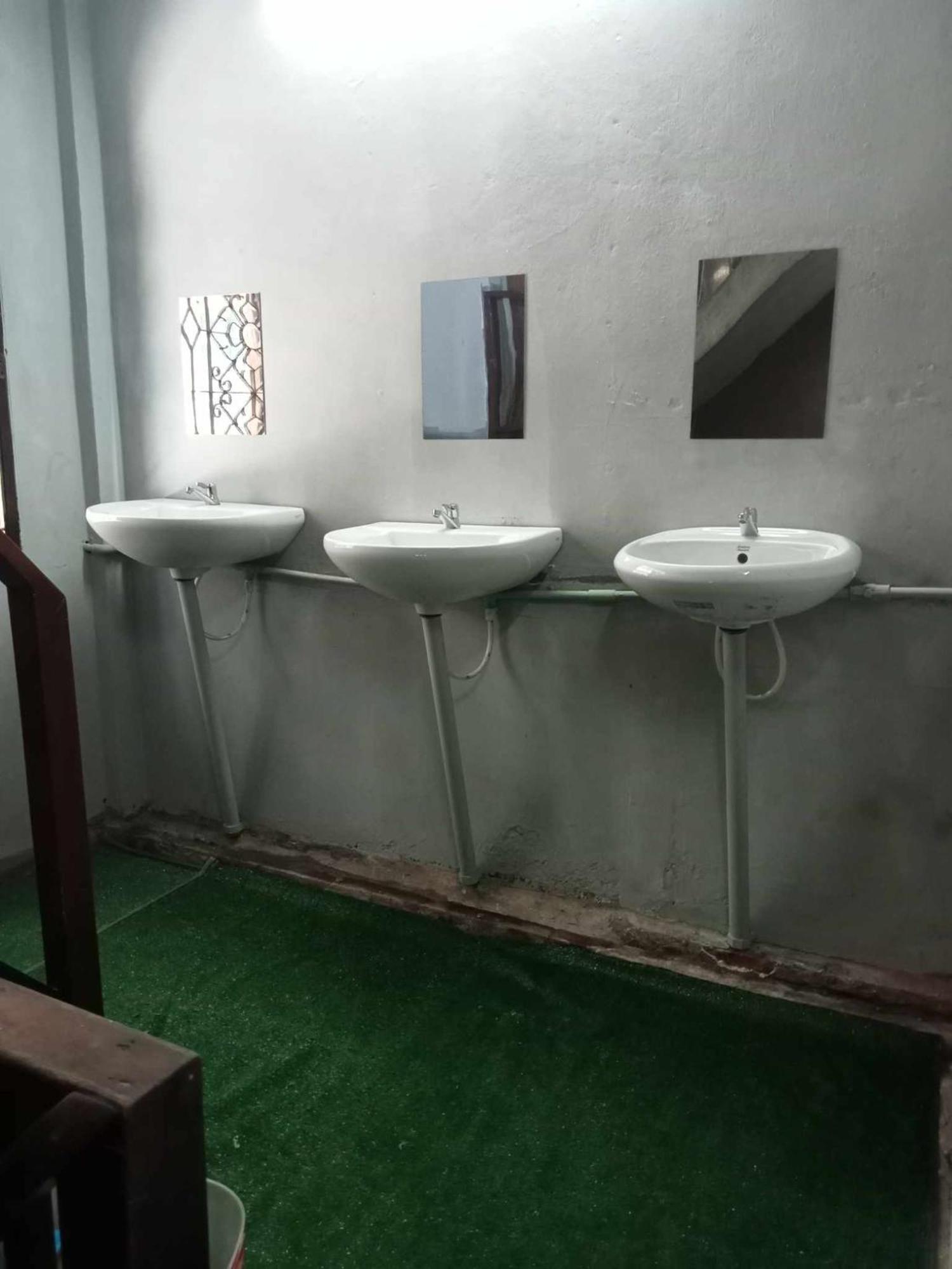 Appartamento Bang Lumphu House&Bistro Bangkok Esterno foto