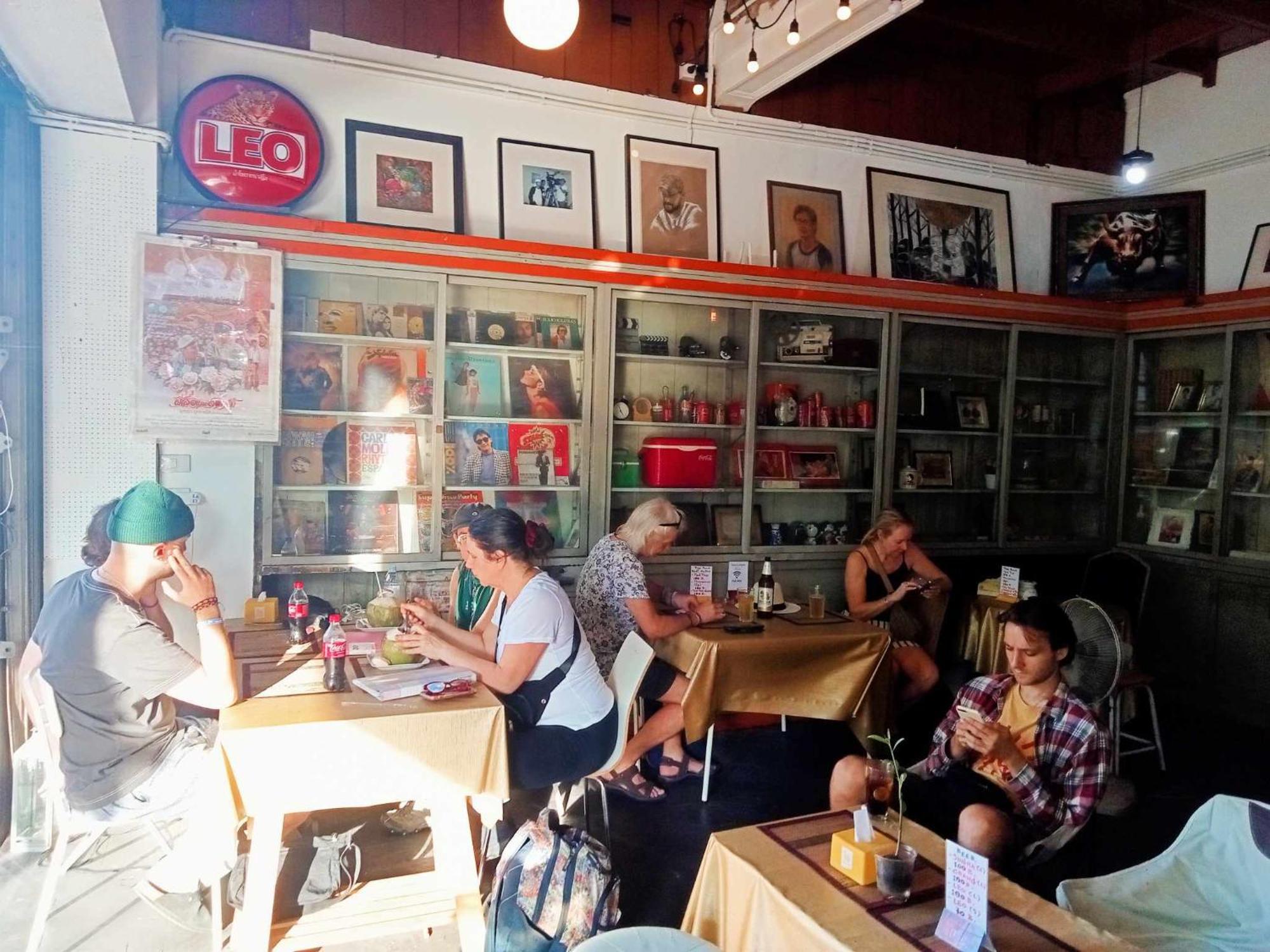 Appartamento Bang Lumphu House&Bistro Bangkok Esterno foto