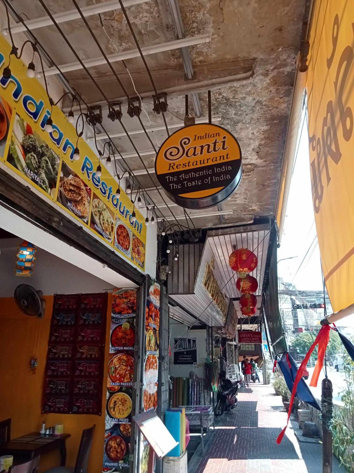 Appartamento Bang Lumphu House&Bistro Bangkok Esterno foto