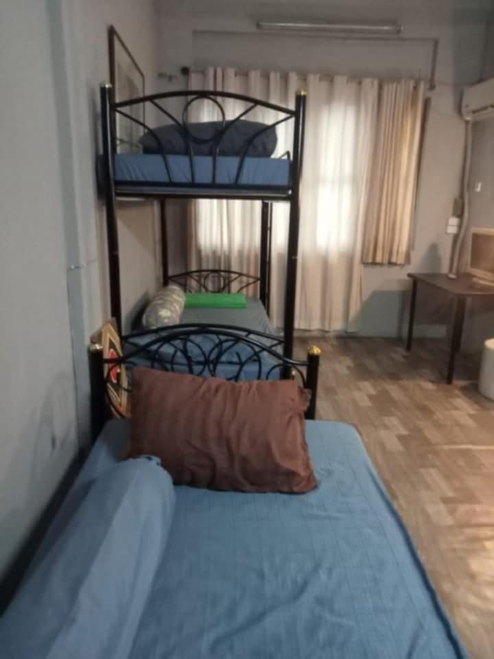 Appartamento Bang Lumphu House&Bistro Bangkok Esterno foto