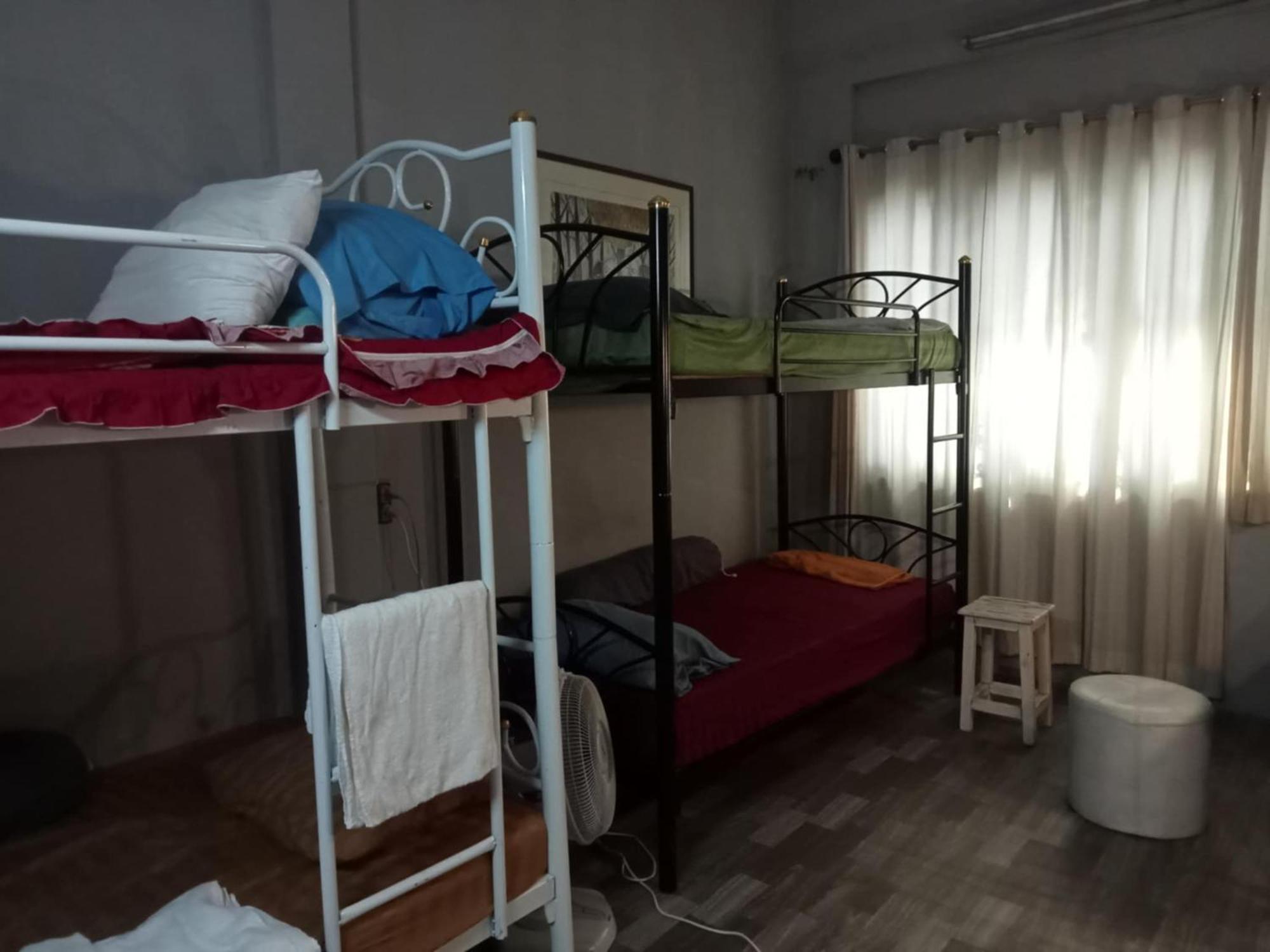 Appartamento Bang Lumphu House&Bistro Bangkok Esterno foto