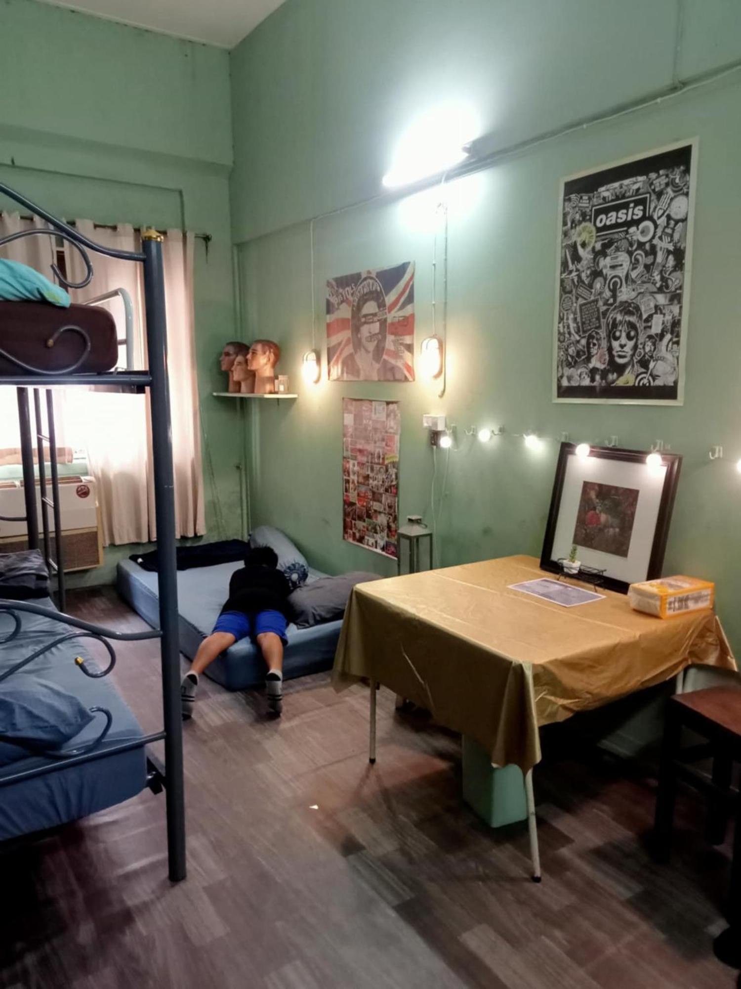 Appartamento Bang Lumphu House&Bistro Bangkok Esterno foto